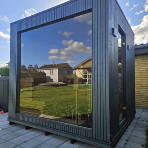 Firkantet Sauna med 9 kW Harvia Ovn – Perfekt til 5-6 Personer