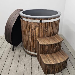 Nyt koldtvandskar med termolåg og trappe