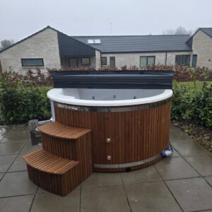 Luksus Akryl vildmarksbad / spa – fuldt udstyret med 316 ovn og 3kw EL
