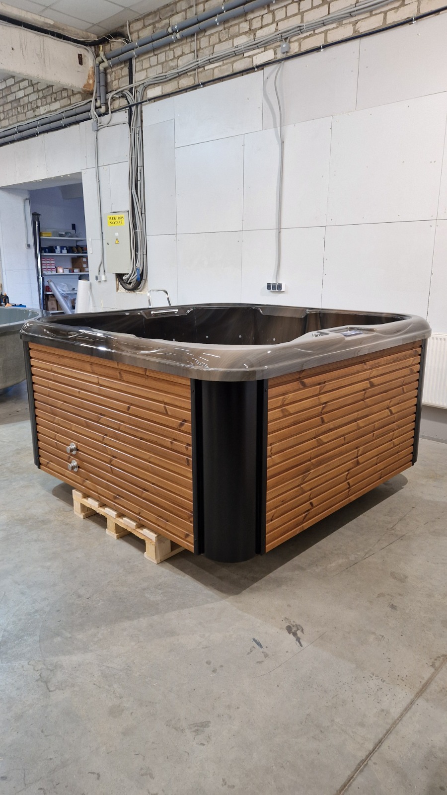 Cuba Premium Vildmarksbad med udvendig ovn + 3 kw elektrisk opvarming - Billede 5
