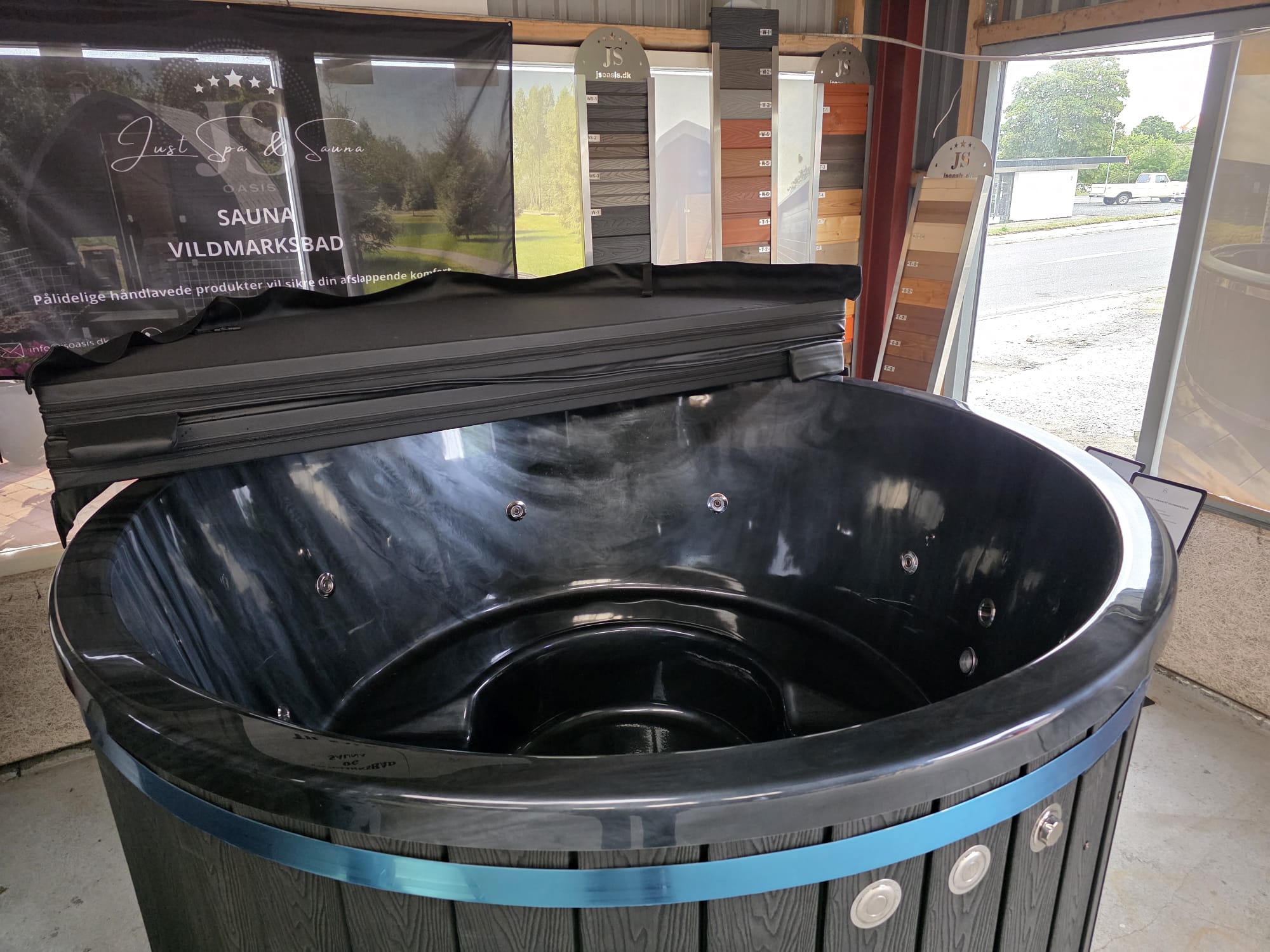 Luksus Classic Vildmarksbad – Ø200 cm (Sort Indsats) - Billede 3