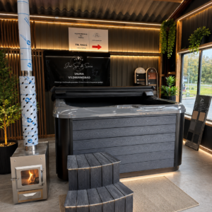 LUKSUS CUPRUS FIRKANTET VILDMARKSBAD (HOT TUB)